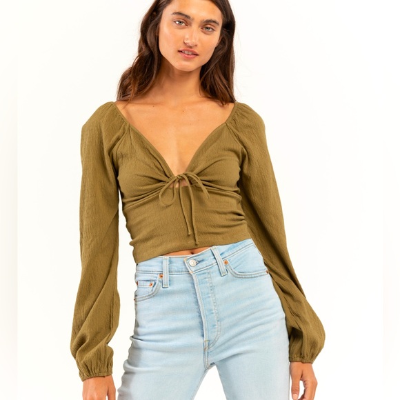 O'Neill Tops - NWT O'NEILL Brinley Top in Olive, size Large